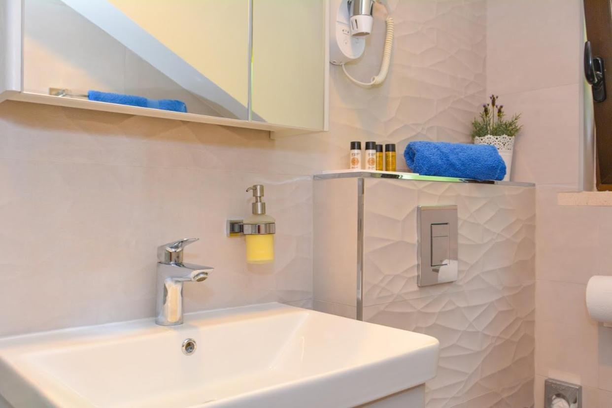 Apartment And Room Sveti Jakov Dubrovnik Kültér fotó